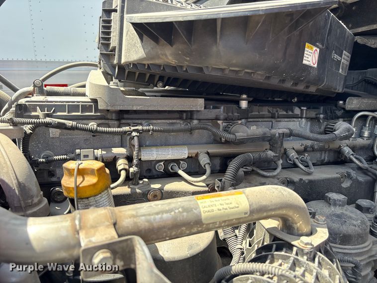 image for item YA2488 2019 Freightliner Cascadia 126 semi truck