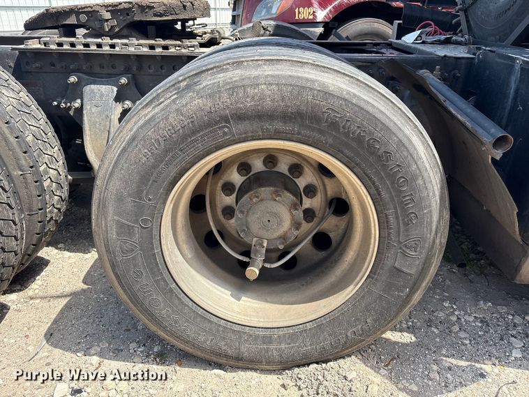 image for item YA2488 2019 Freightliner Cascadia 126 semi truck