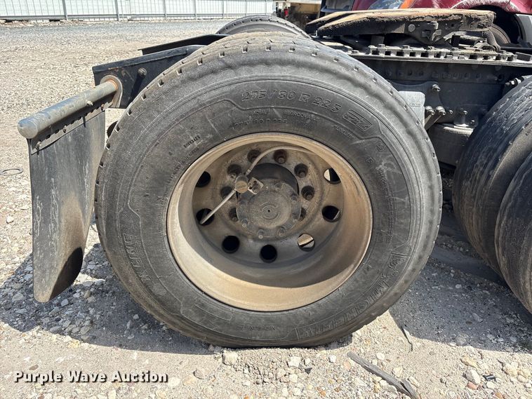 image for item YA2488 2019 Freightliner Cascadia 126 semi truck