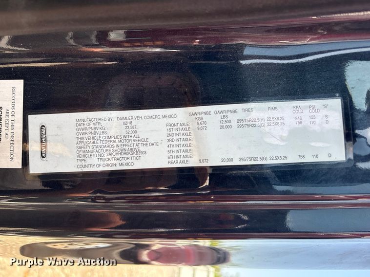 image for item YA2488 2019 Freightliner Cascadia 126 semi truck