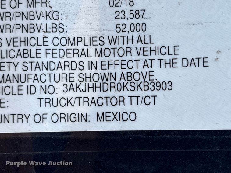 image for item YA2488 2019 Freightliner Cascadia 126 semi truck