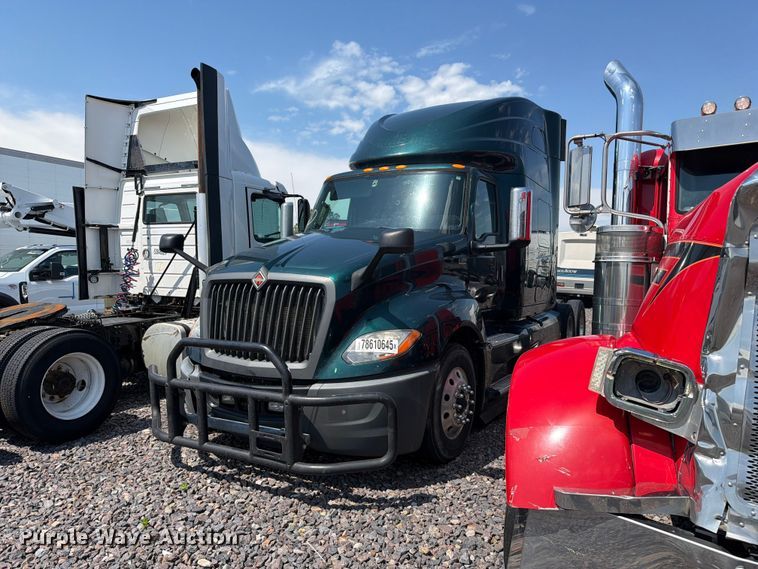 2020 International LT625 semi truck