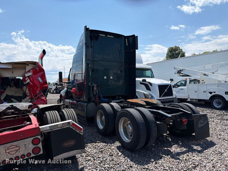 image for item YA2612 2020 International LT625 semi truck