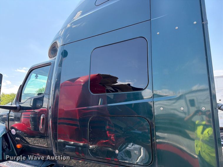 image for item YA2612 2020 International LT625 semi truck