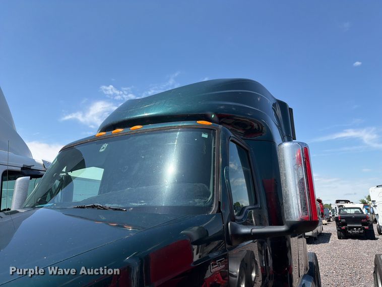 image for item YA2612 2020 International LT625 semi truck