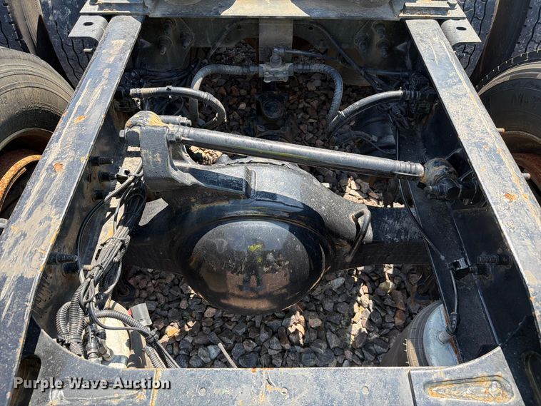image for item YA2612 2020 International LT625 semi truck