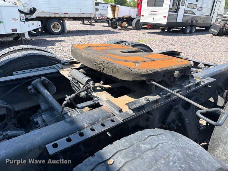 image for item YA2612 2020 International LT625 semi truck