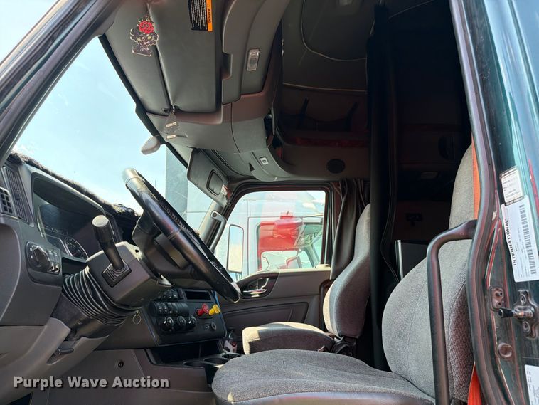 image for item YA2612 2020 International LT625 semi truck