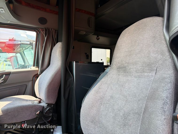 image for item YA2612 2020 International LT625 semi truck