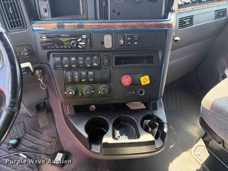 image for item YA2612 2020 International LT625 semi truck