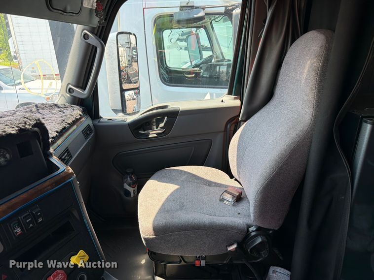 image for item YA2612 2020 International LT625 semi truck