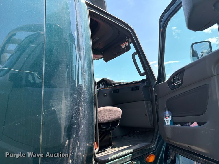 image for item YA2612 2020 International LT625 semi truck