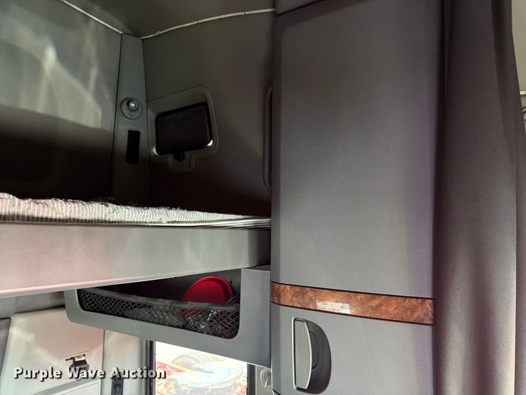 image for item YA2612 2020 International LT625 semi truck