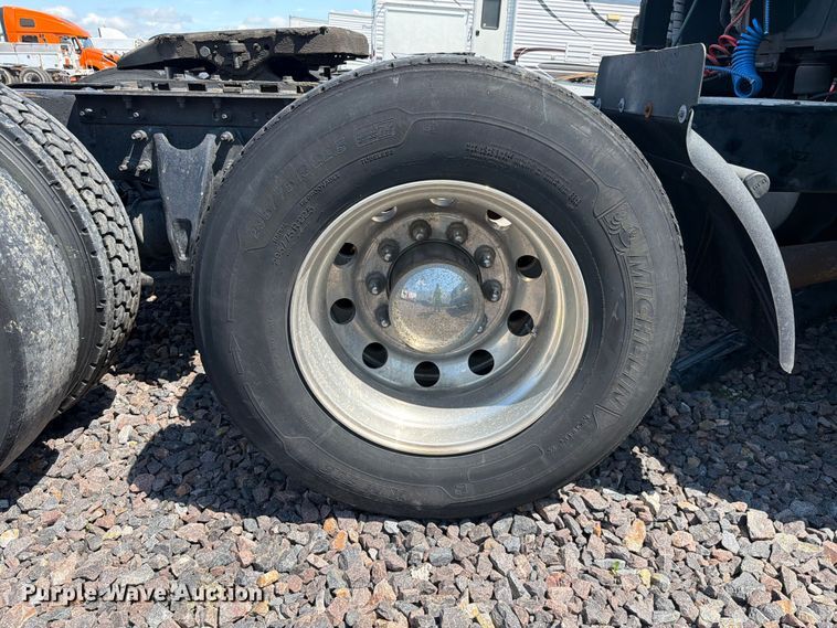 image for item YA2612 2020 International LT625 semi truck