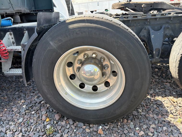 image for item YA2612 2020 International LT625 semi truck
