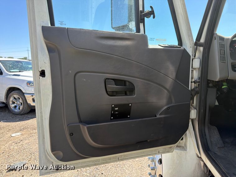 image for item YA2617 2019 International MA025 box truck