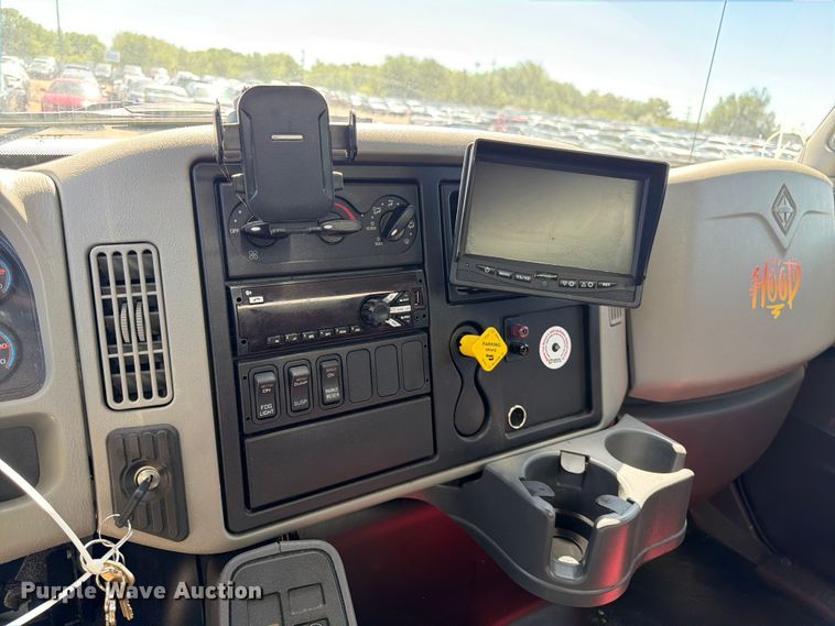 image for item YA2617 2019 International MA025 box truck