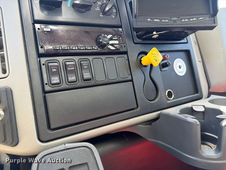 image for item YA2617 2019 International MA025 box truck