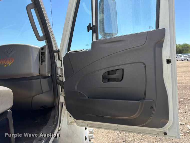 image for item YA2617 2019 International MA025 box truck