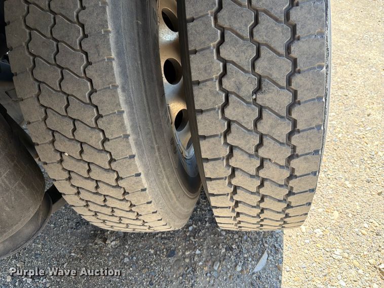 image for item YA2617 2019 International MA025 box truck