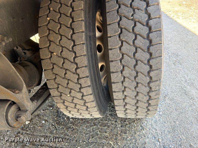 image for item YA2617 2019 International MA025 box truck