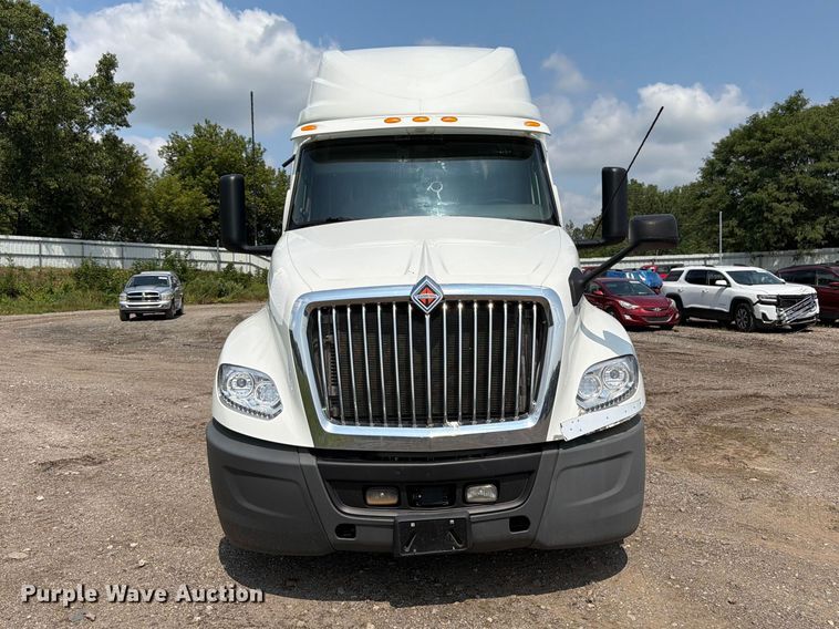 image for item YA2662 2020 International LT625 semi truck