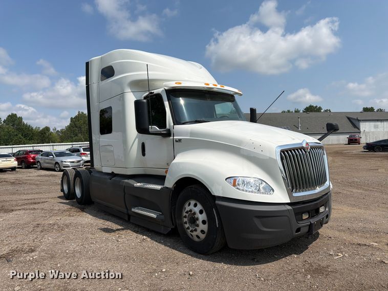 image for item YA2662 2020 International LT625 semi truck