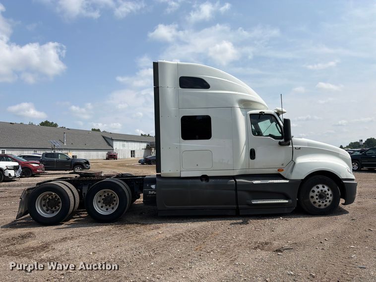 image for item YA2662 2020 International LT625 semi truck