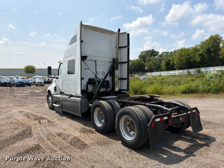 image for item YA2662 2020 International LT625 semi truck