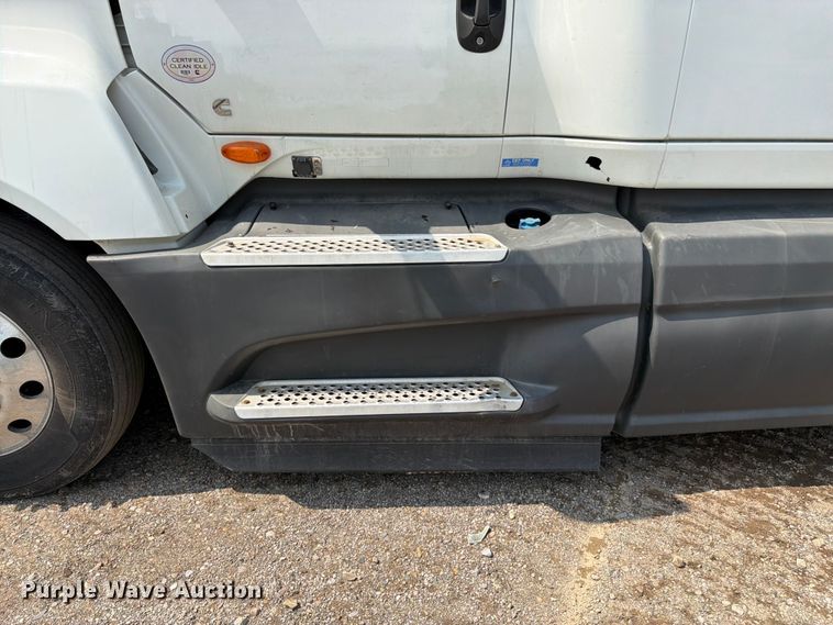 image for item YA2662 2020 International LT625 semi truck