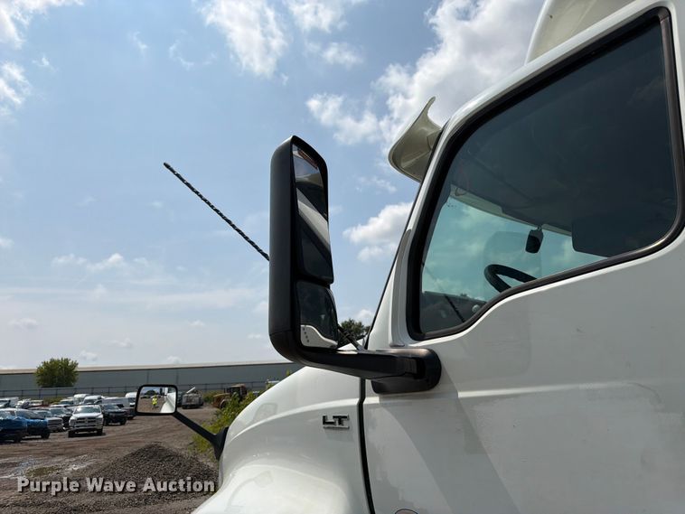 image for item YA2662 2020 International LT625 semi truck