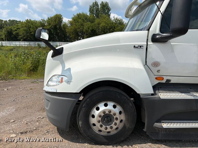 image for item YA2662 2020 International LT625 semi truck