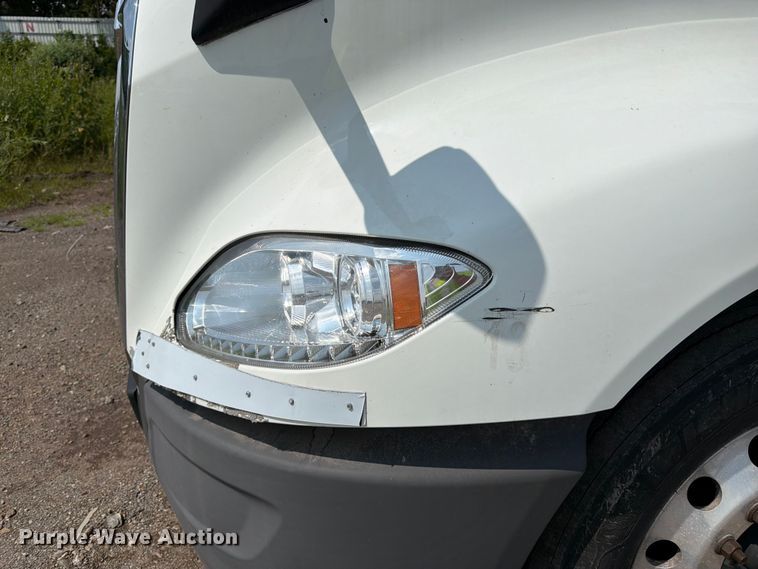 image for item YA2662 2020 International LT625 semi truck