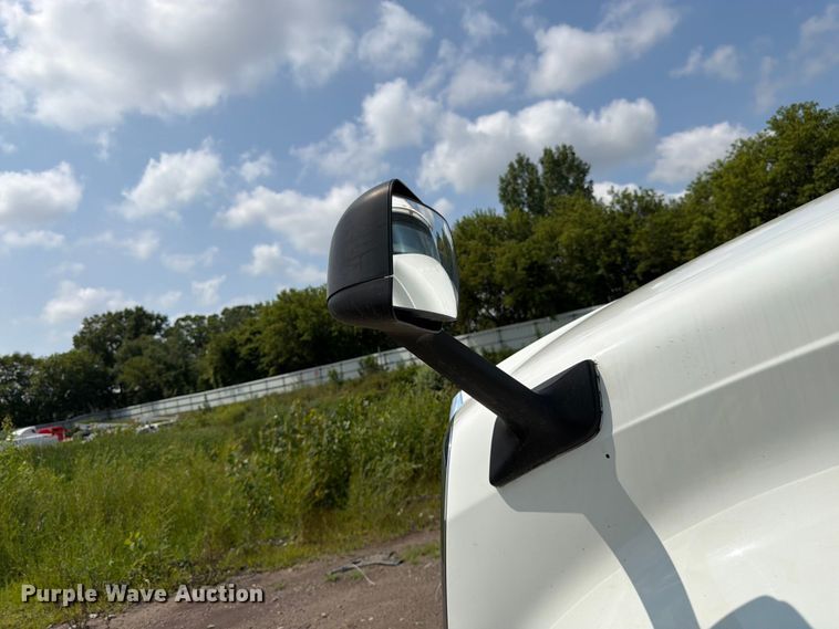 image for item YA2662 2020 International LT625 semi truck