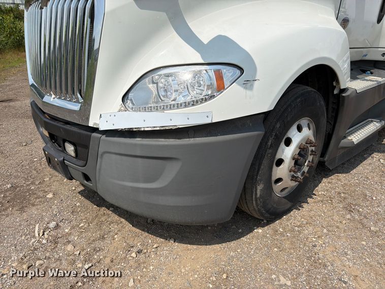 image for item YA2662 2020 International LT625 semi truck