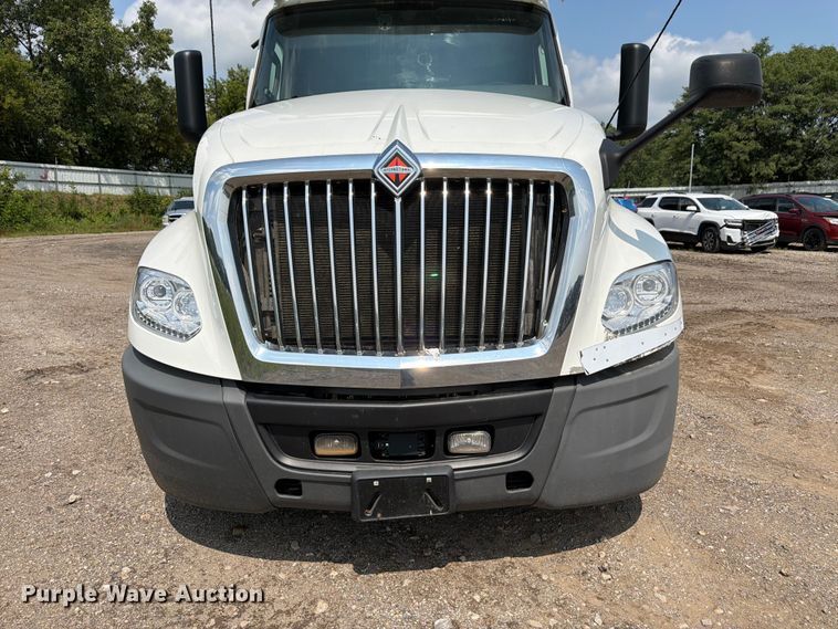 image for item YA2662 2020 International LT625 semi truck