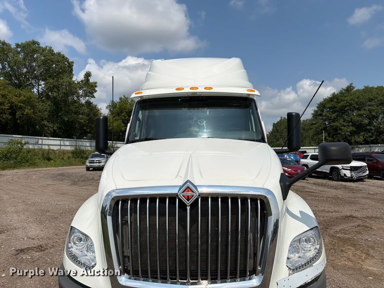 image for item YA2662 2020 International LT625 semi truck