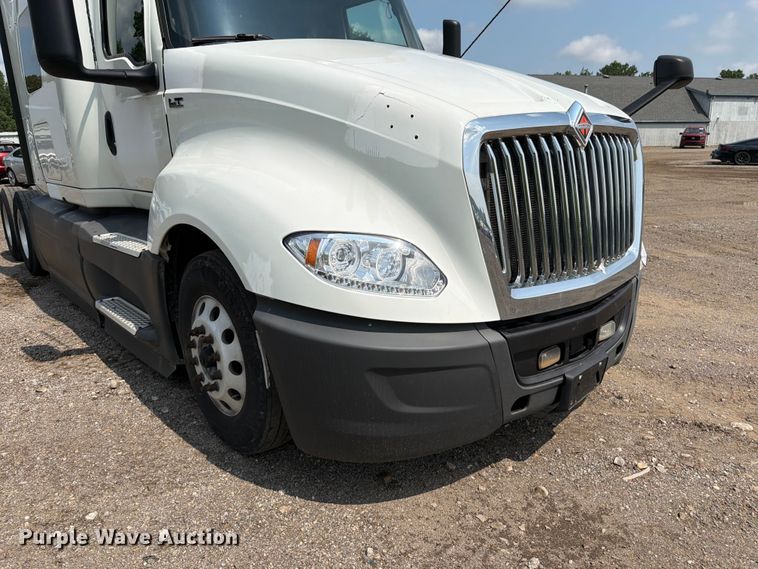 image for item YA2662 2020 International LT625 semi truck