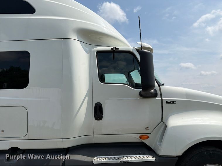 image for item YA2662 2020 International LT625 semi truck