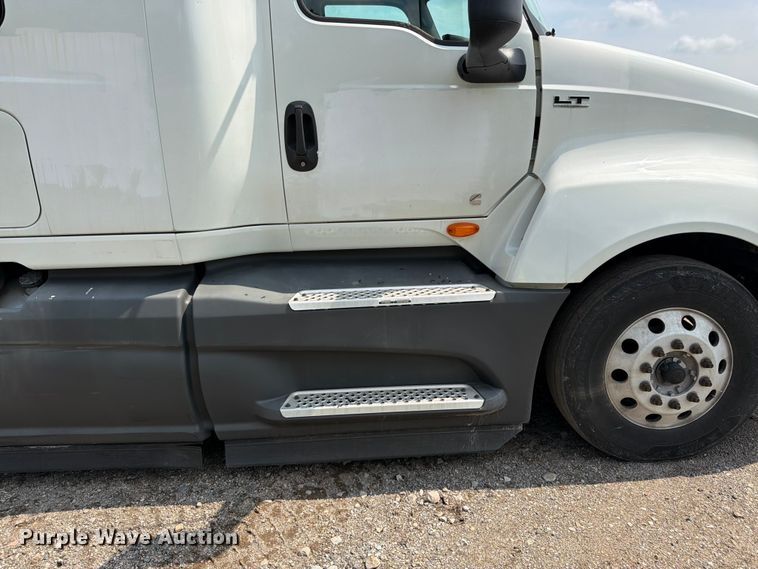image for item YA2662 2020 International LT625 semi truck