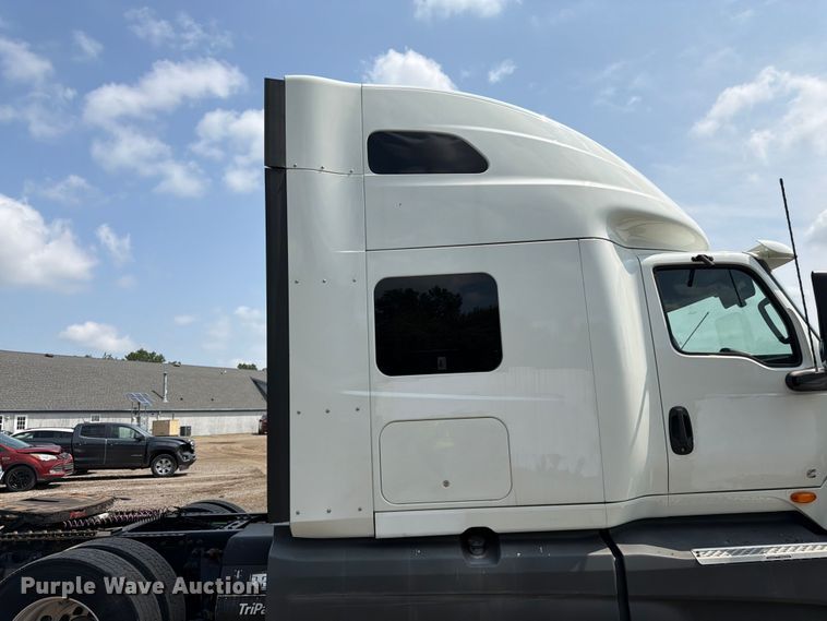 image for item YA2662 2020 International LT625 semi truck