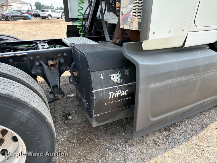 image for item YA2662 2020 International LT625 semi truck
