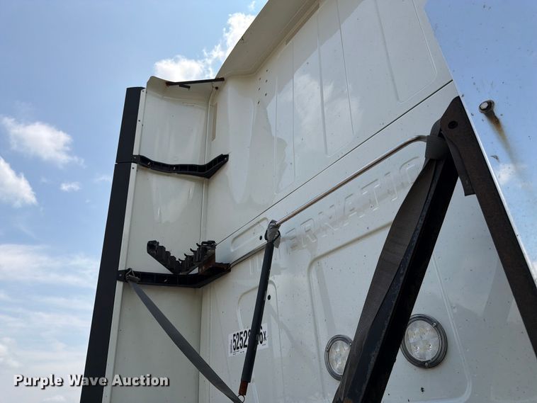 image for item YA2662 2020 International LT625 semi truck