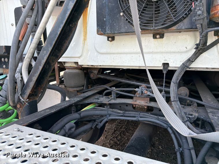 image for item YA2662 2020 International LT625 semi truck