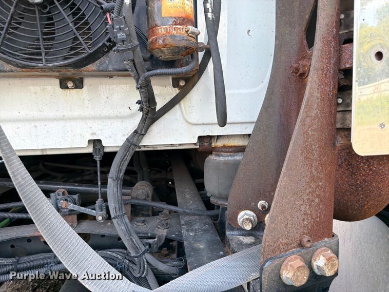 image for item YA2662 2020 International LT625 semi truck