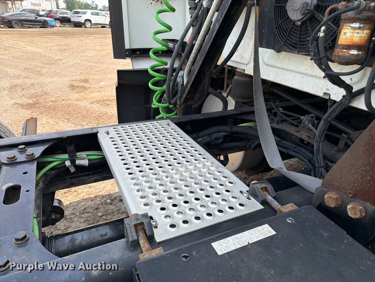 image for item YA2662 2020 International LT625 semi truck