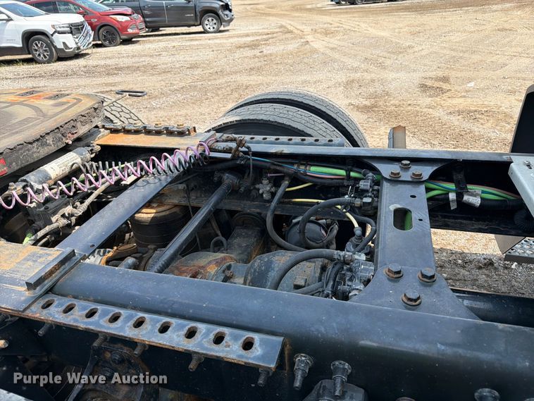 image for item YA2662 2020 International LT625 semi truck
