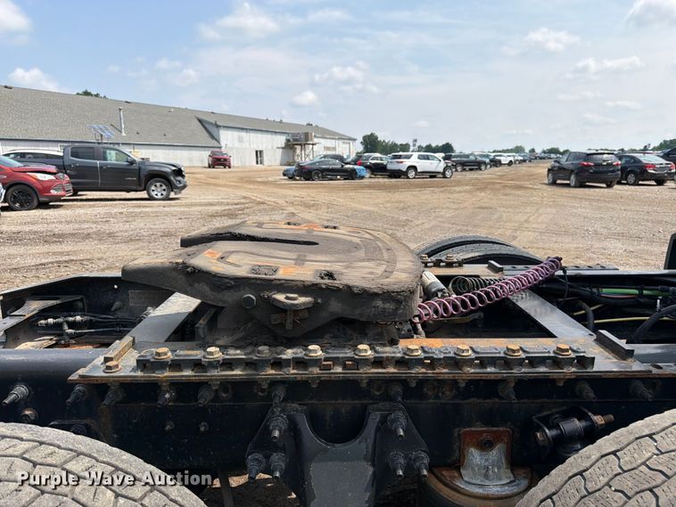 image for item YA2662 2020 International LT625 semi truck