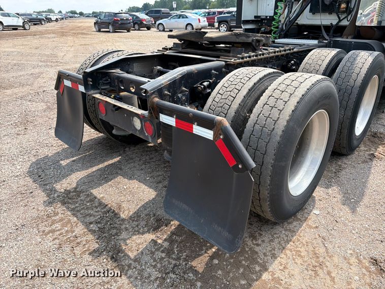 image for item YA2662 2020 International LT625 semi truck