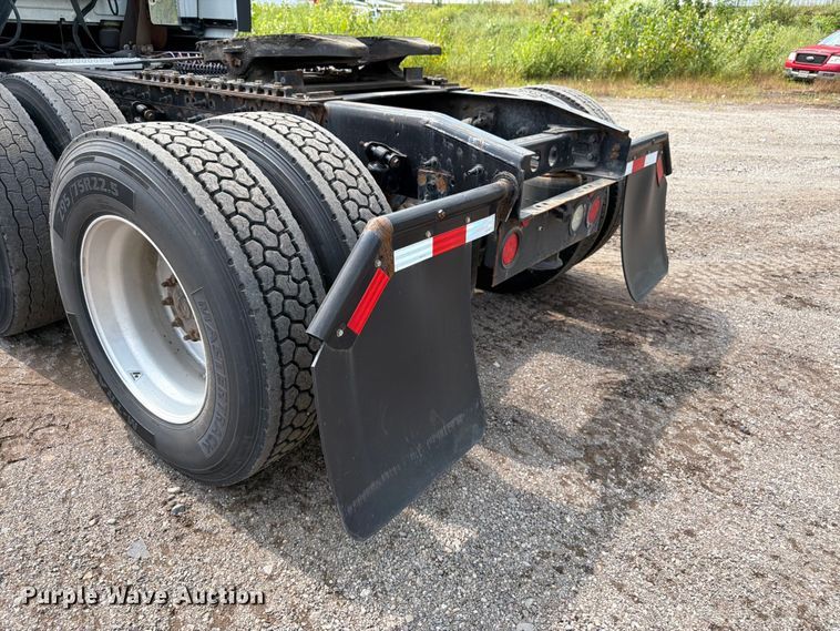 image for item YA2662 2020 International LT625 semi truck